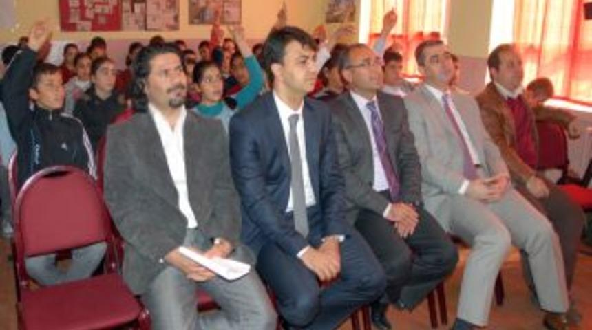 Polisten &ouml;ğrencilere internet kullanımı konusunda seminer