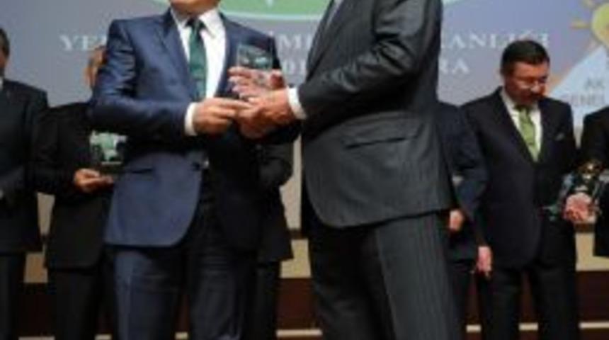 Başkan Gen&ccedil;, Başbakan Erdoğan'dan ikinci &ouml;d&uuml;l&uuml;n&uuml; aldı