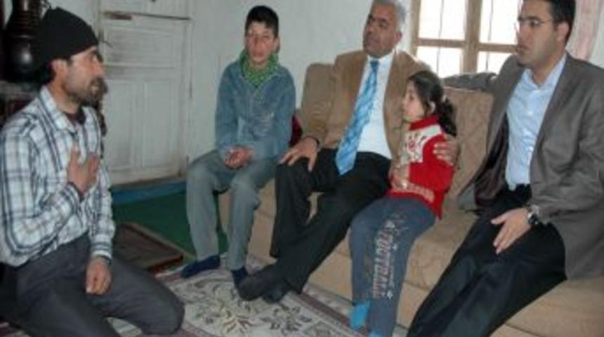 Kaymakam G&uuml;ni İle Başkan Sezer'den Ev Ziyaretleri