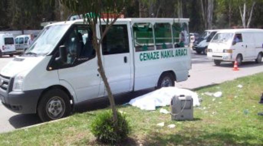 Eşinin Mezarına Giderken Kazada &Ouml;ld&uuml;