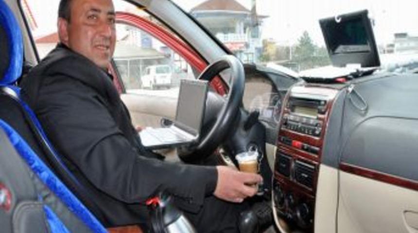 Leylekler Soğuk Havada Zor Anlar Yaşadı