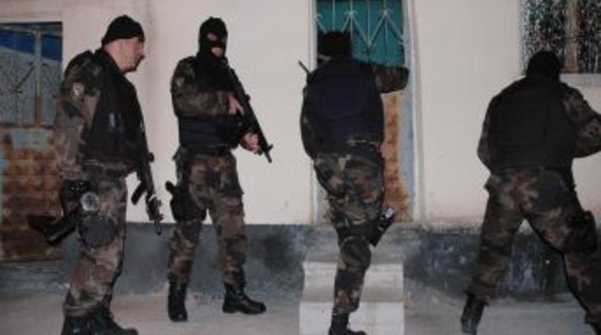 Uyuşturucu Satıcılarına Helikopter Destekli Operasyon