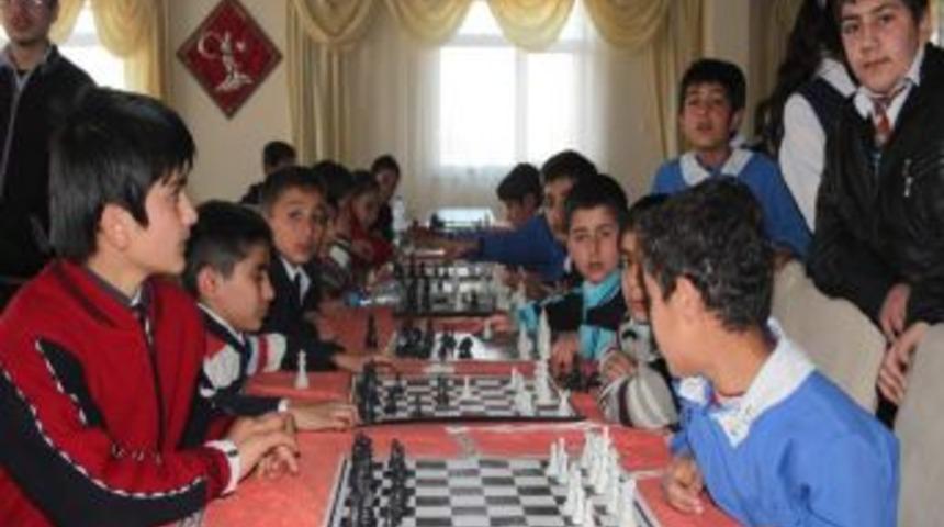 Batman Belediyesi Okulların &Ccedil;evre D&uuml;zenlemesine Başladı