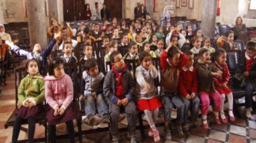 K&ouml;yl&uuml; &Ccedil;ocuklarının Tiyatro Sevinci