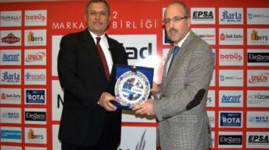 &Ouml;zdilek bir zamanlar vize alamadığı İngiltere&rsquo;de mağaza a&ccedil;manın gururunu yaşıyor