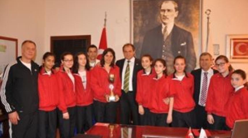 Başkan Dalgı&ccedil;&rsquo;a hediye ettiler