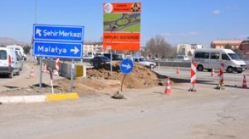 Kavşak Trafiğine Yeni D&uuml;zenleme