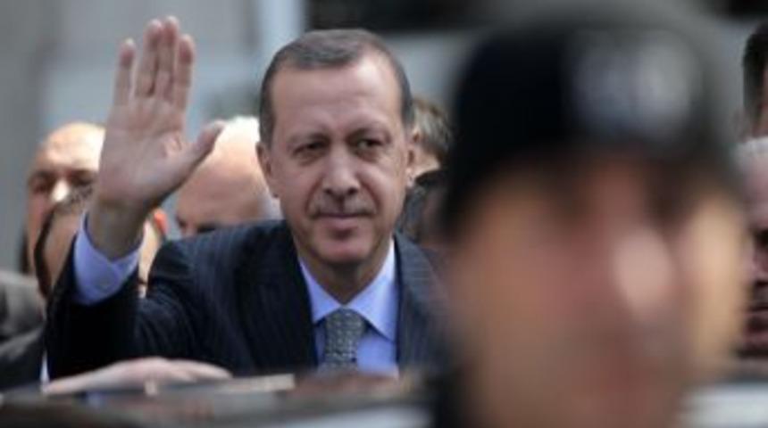 Başbakan Erdoğan, Cuma namazını Dolmabah&ccedil;e Camii&rsquo;nde kıldı