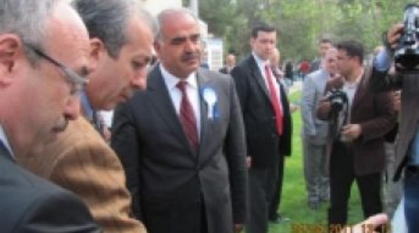 Enstit&uuml;s&uuml; M&uuml;d&uuml;r&uuml; yerinde kaldı