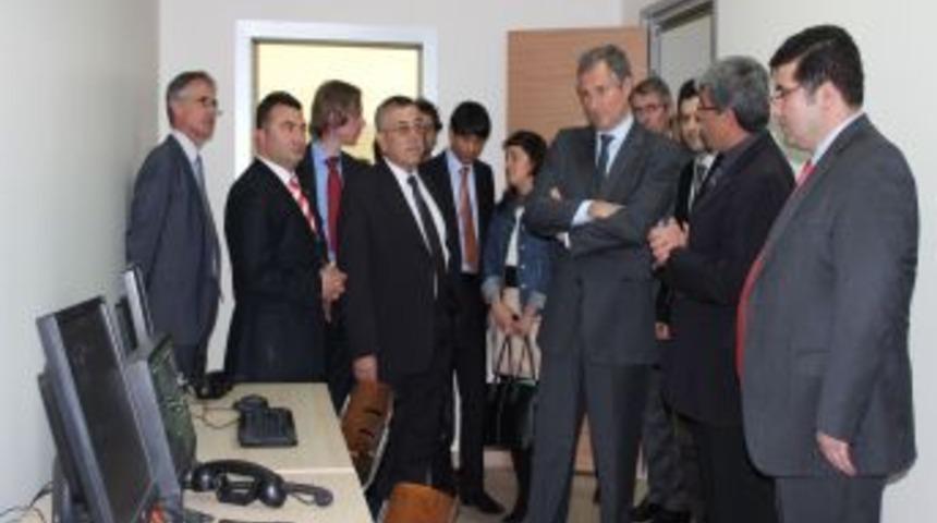 B&uuml;y&uuml;kel&ccedil;i Bili'den Zirve &Uuml;niversitesi'ne &ouml;ğrenci değişim programı teklifi