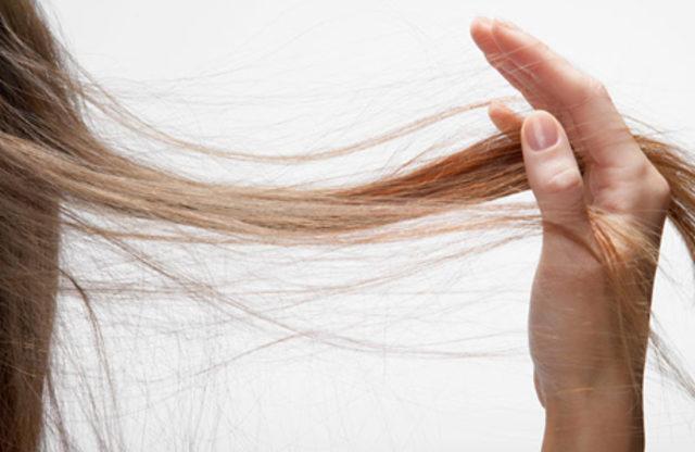 woman-hand-thinning-hair-59