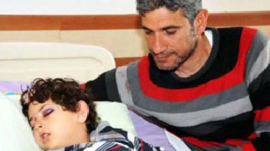 &Uuml;zerine kapı devrilen &ccedil;ocuk &ouml;l&uuml;mden d&ouml;nd&uuml;