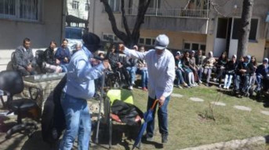 Niğde &Uuml;niversitesi &ouml;ğrencileri engellilere moral verdi