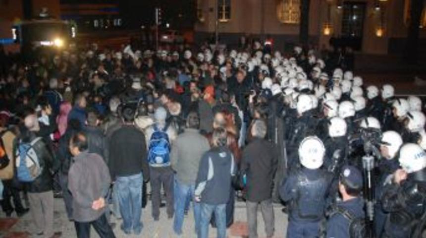 İzmir'den Ankara'ya gitmek isteyen KESK &uuml;yelerine polis engeli