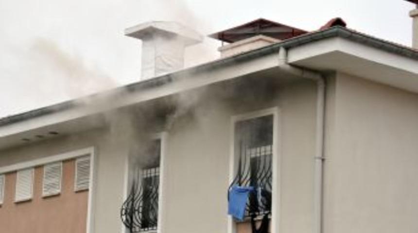 Iraklı ka&ccedil;ak barınmaevini yaktı