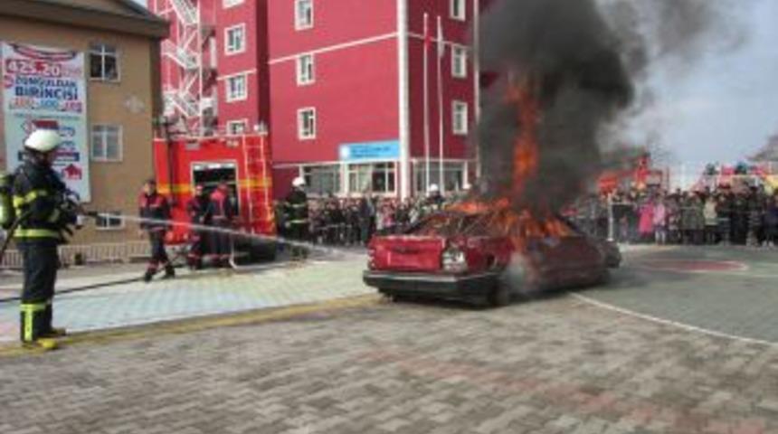 Cadde ve sokaklar temizleniyor