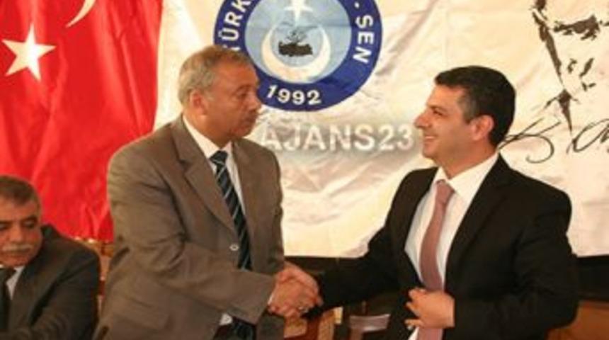 Kamu-sen'den &uuml;yelerine jest...