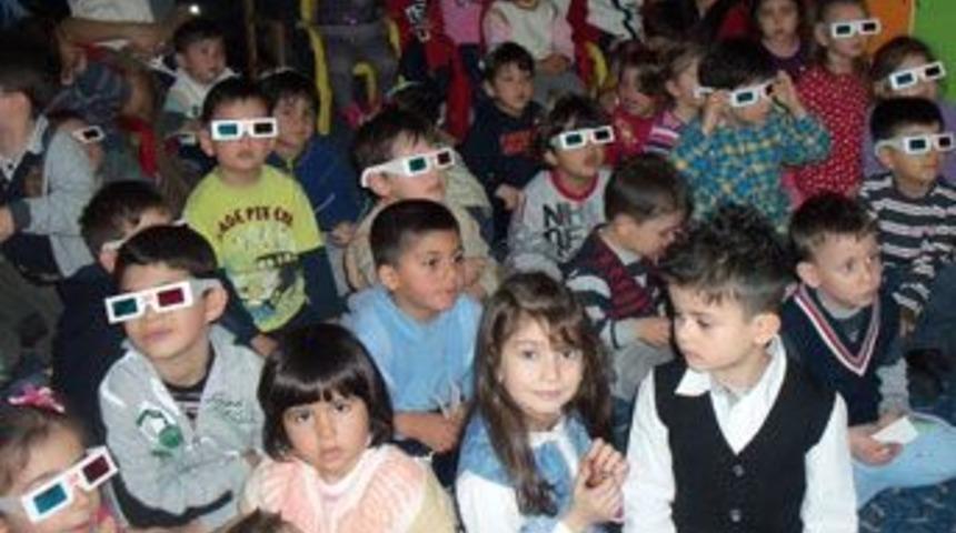 Miniklerin 3 boyutlu sinema keyfi