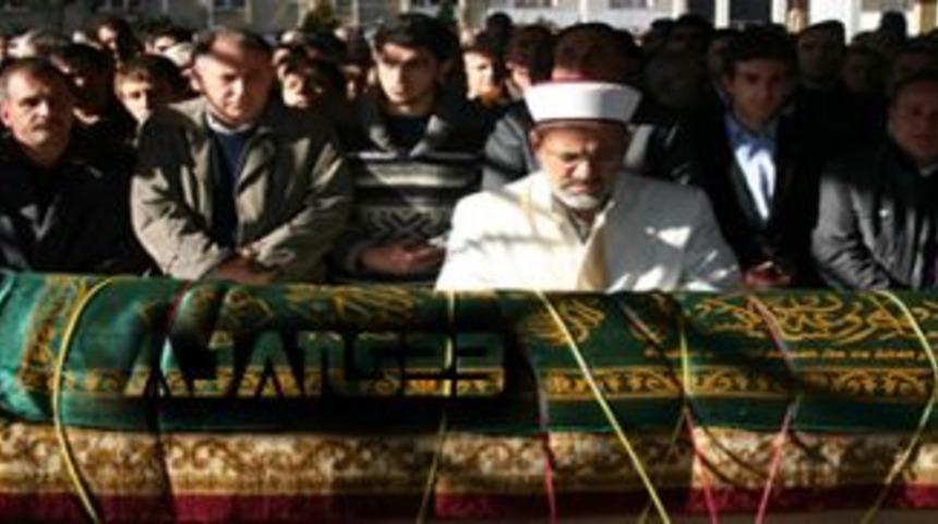 Do&ccedil;.Dr. G&uuml;rateş defnedildi