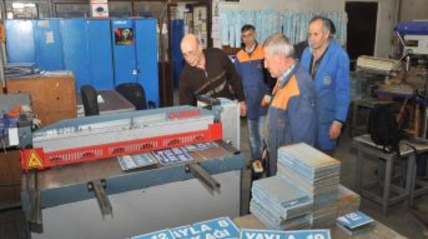 B&uuml;y&uuml;kşehir Yıpranmış Tabelaları Yeniliyor