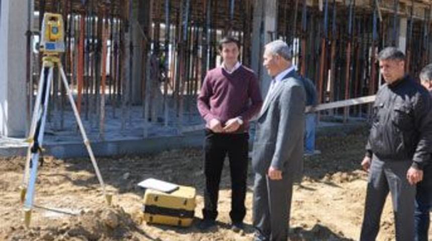 Kapalı Pazar yeri inşaatı s&uuml;r&uuml;yor