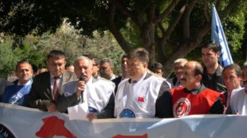 T&uuml;rk Eğitim Sen 4+4+4'e tepki g&ouml;sterdi