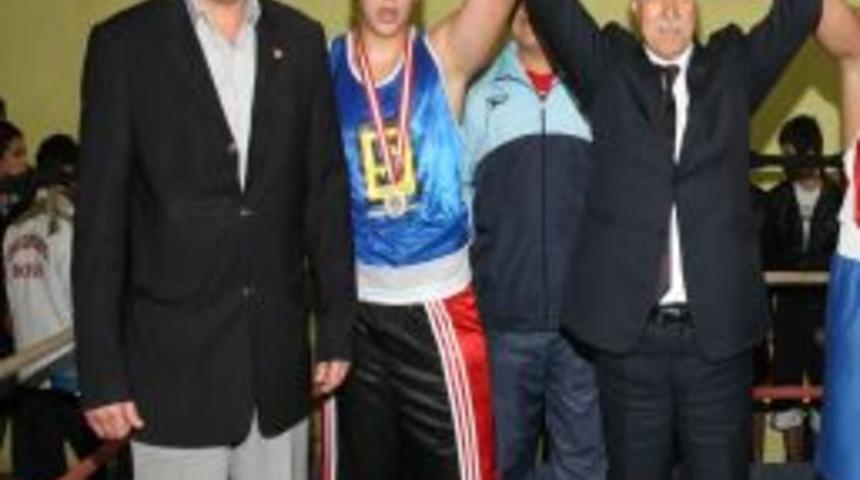 Milli Takım bir boks&ouml;r daha kazandı