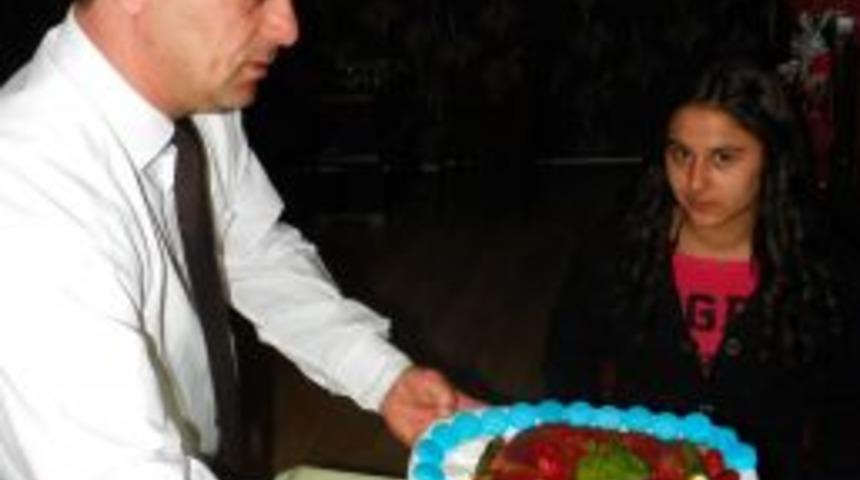 750 mavi kapak getirene kebap ikram ediyor