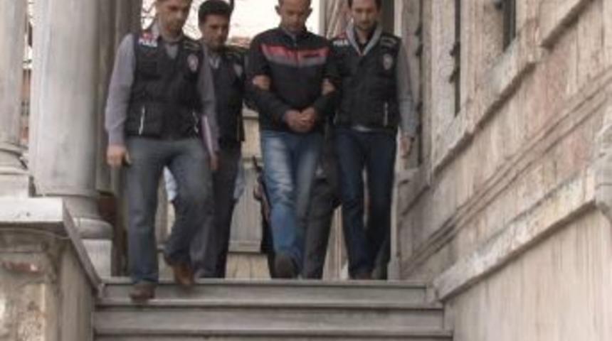 K&uuml;&ccedil;&uuml;k kızlara 'facebook' tuzağı