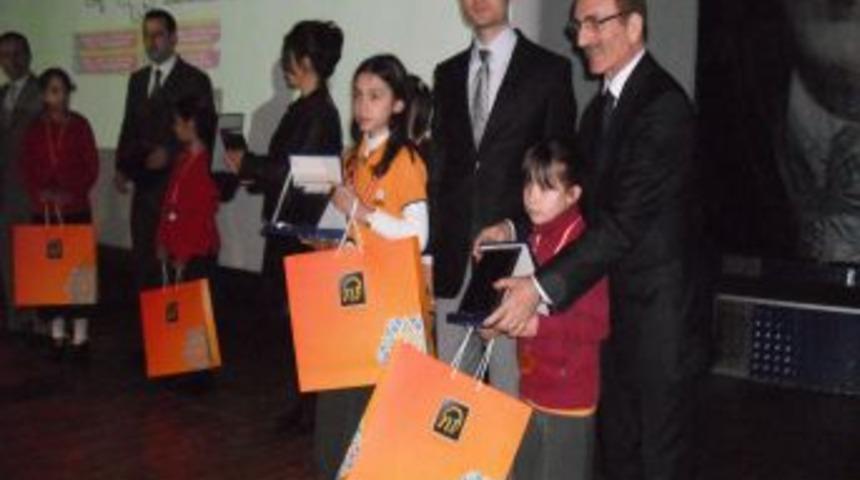 'Okumak Yaşamaktır' yarışmasında &ouml;d&uuml;ller sahiplerini buldu