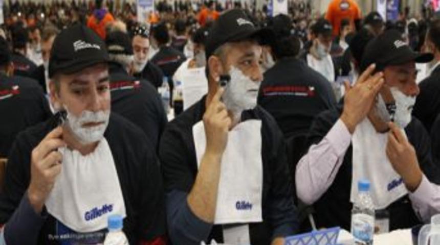 2 Bin 150 Erkek Aynı Anda Tıraş Olursa!