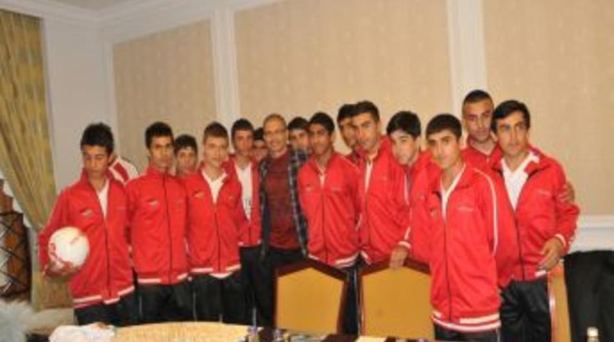 Futbol Prensi Finalistleri Fenerbah&ccedil;eli Alex İle Buluştu