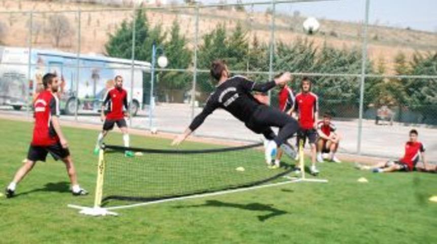 Gaziantep B&uuml;y&uuml;kşehir Belediyespor, Tki Tavşanlı Linyitspor'a Hazırlanıyor