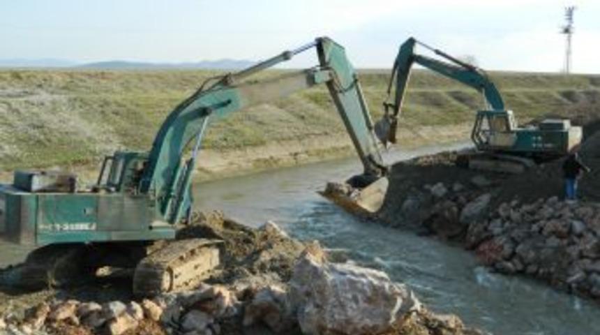 Sağlık Ovası tahliye kanalı a&ccedil;ıldı