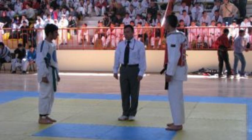 Sorgun Belediyespor Tekvando takımı turnuvadan mutlu d&ouml;nd&uuml;