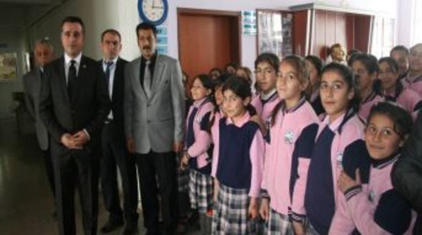 Ağrı Ziraat Odası, 500 &ouml;ğrenciye ayakkabı ve mont dağıttı