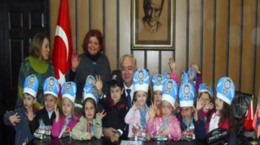 Minikler Polis Amcalarının Haftasını Kutladı