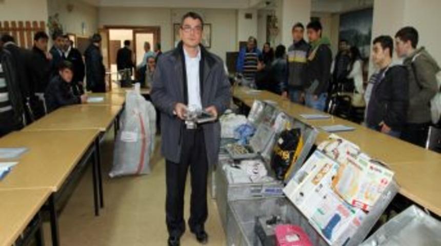 Unutkan yolcuların eşyaları a&ccedil;ık artırmayla satıldı