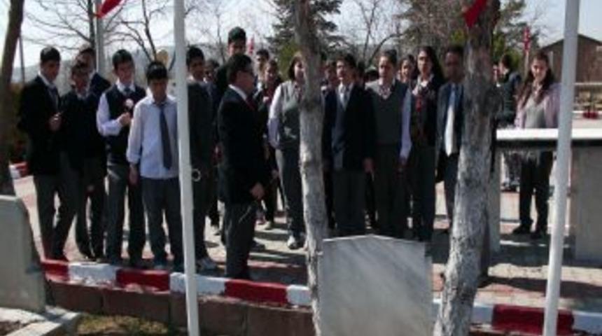 &Ouml;ğrenciler, şehitler i&ccedil;in dua etti
