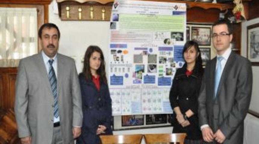 Fırat'lı &ouml;ğrencilerin kanserli h&uuml;creleri &ouml;ld&uuml;ren projesi T&Uuml;BİTAK'ta birinci oldu