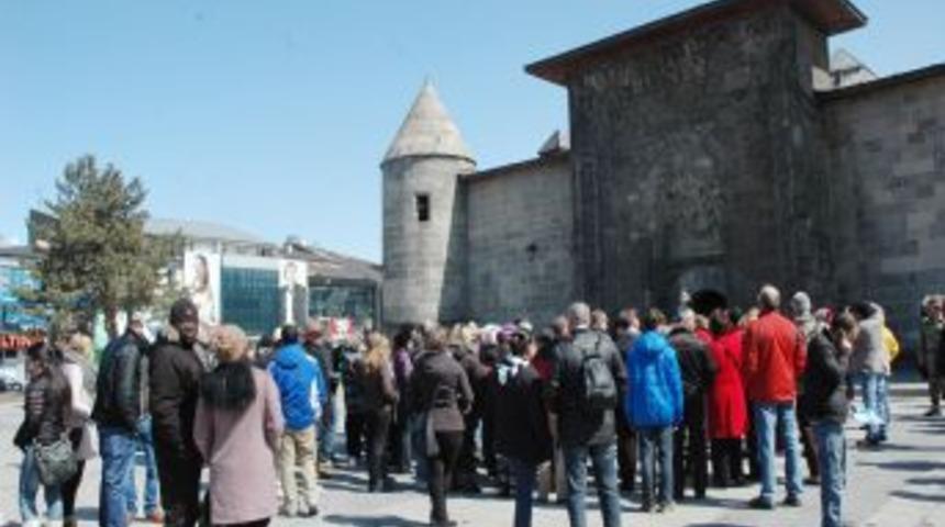 T&uuml;rkiye'de G&ouml;rev Yapan Yabancı Ataşeler, Erzurum'a Hayran Kaldı