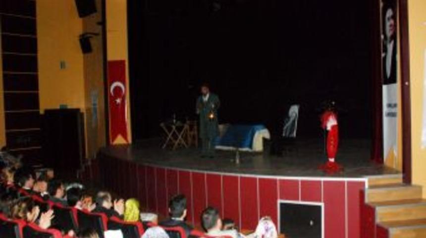 "safahat" Adlı Tiyatro Oyunu Kırklareli'de İkinci Kez Sahnelendi