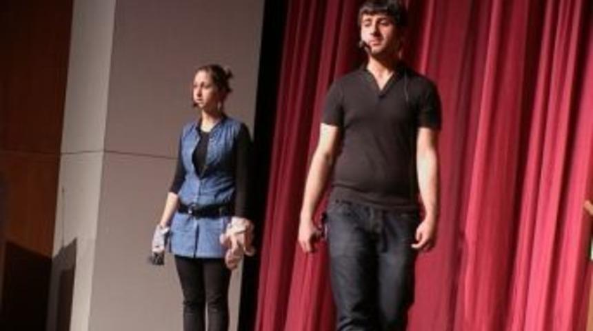 Polislerden &Ccedil;ocuklara Tiyatro