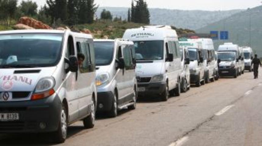 Hatay'dan Kilis'e Sığınmacı Sevkiyatı S&uuml;r&uuml;yor