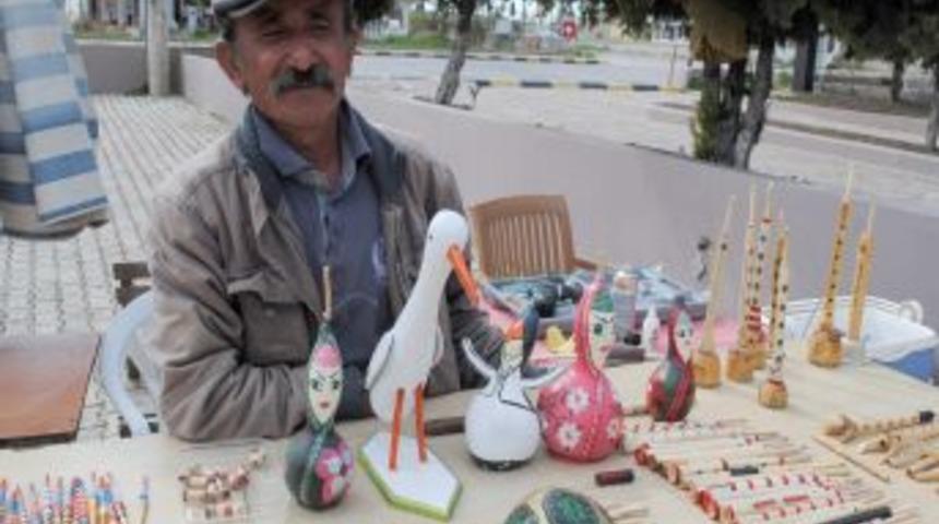 Sipsi ustası, mahkumların yaptığı s&uuml;s kabaklarını da satıyor