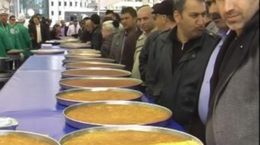 Taksim&rsquo;de k&uuml;nefe izdihamı