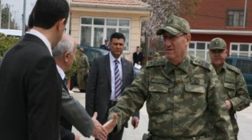 Kara Kuvvetleri Komutanı Orgeneral Kıvrıkoğlu, Suriye Sınırında İncelemelerde Bulundu