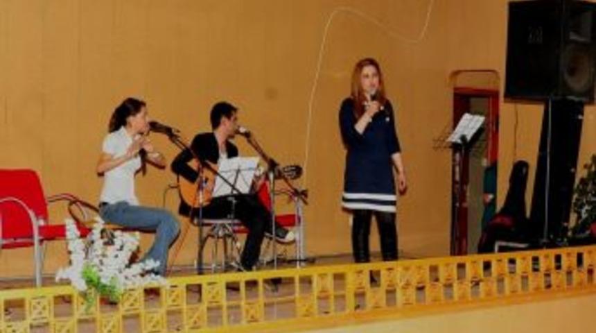 Yyü'de Depremzede Öğrenciler İçin Anlamlı Gece