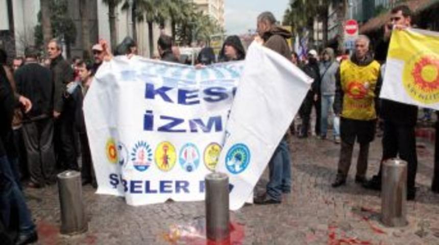 Kesk Eylemine Polis M&uuml;dahalesi