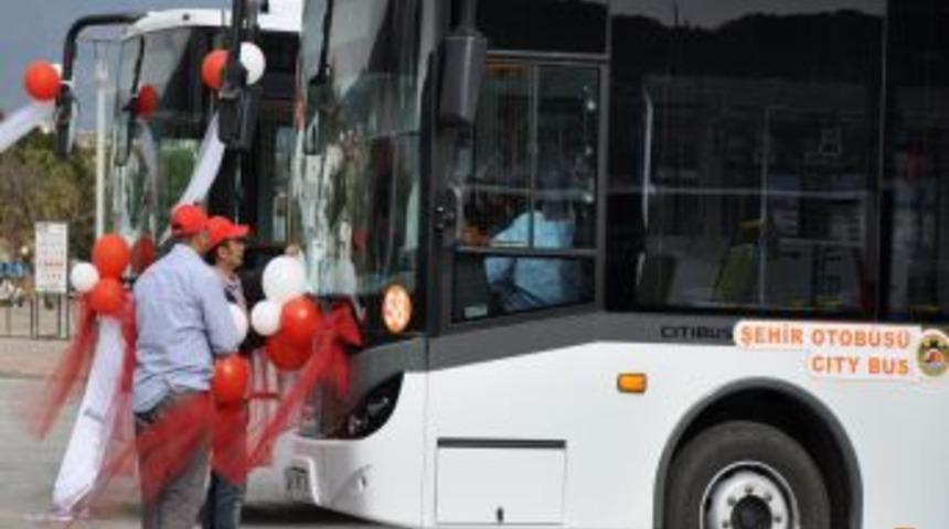 Alanya Belediyesi engellilerin de seyahat edebileceği 47 otob&uuml;s aldı